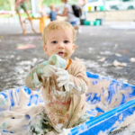 Od kameňov po blato: porovnanie rôznych typov senzorickej hry