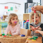 Ako Reggio pedagogika funguje v praxi? Reálne príklady z domácnosti